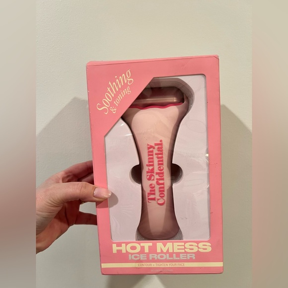 The Skinny Confidential Pink Skincare Tool